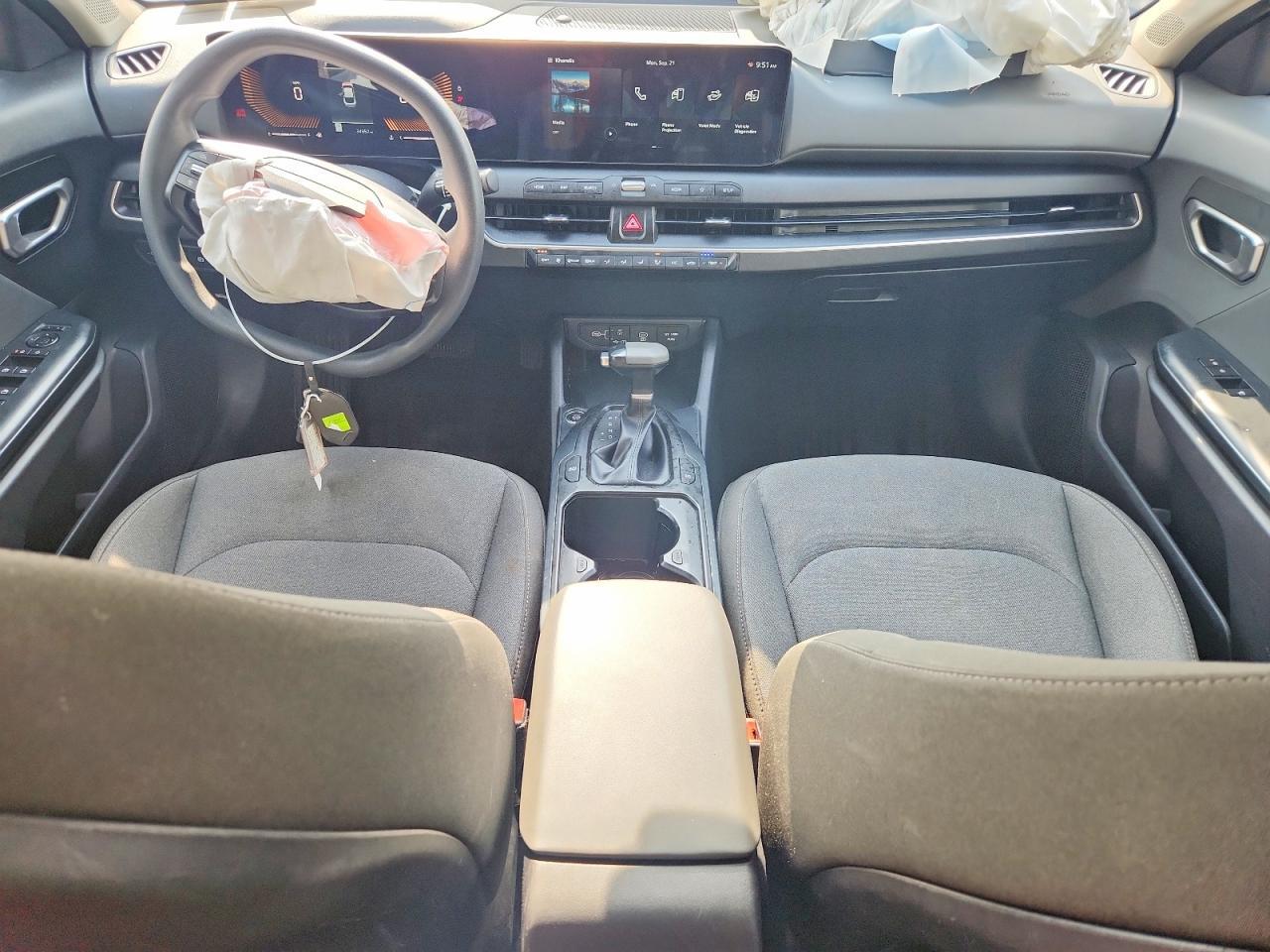 2025 KIA K4 LXS — Фото 8 из 13
