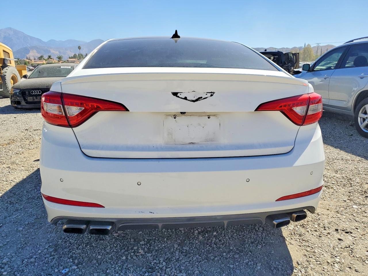 2015 HYUNDAI SONATA LIMITED 2.0T — Фото 6 из 12