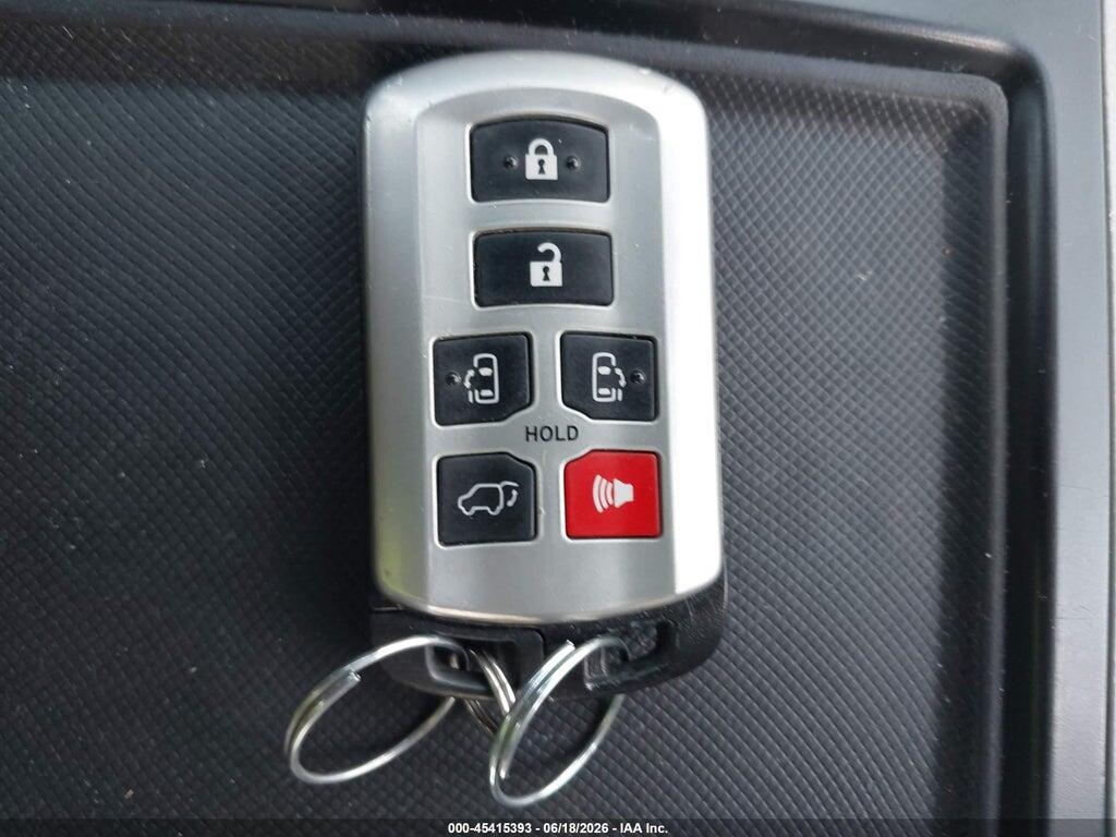 5TDDZ3DC3JS192056 2018 TOYOTA SIENNA photo no. 11