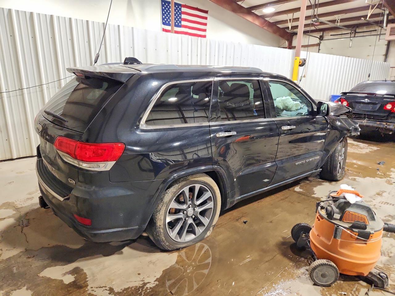 2017 JEEP GRAND CHEROKEE OVERLAND — Фото 3 из 13