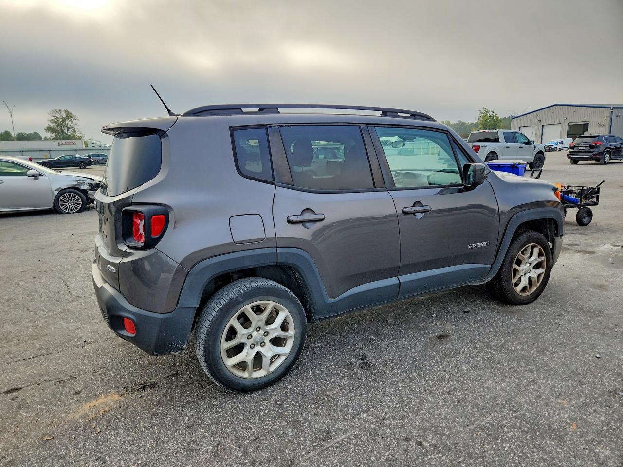 2017 JEEP RENEGADE LATITUDE — Фото 3 из 13