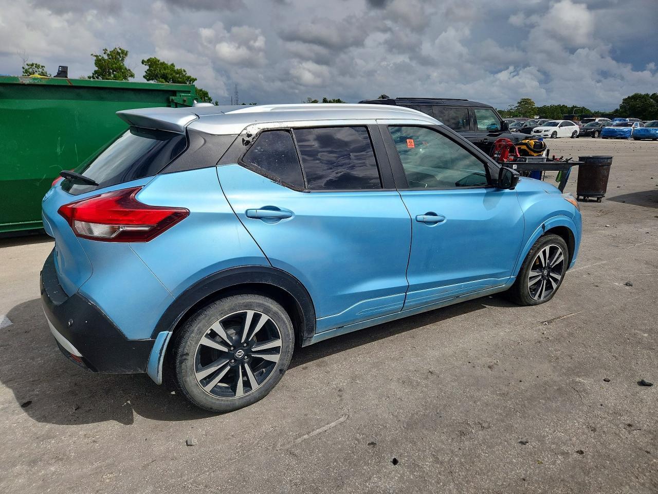 2020 NISSAN KICKS SR — Фото 3 из 13