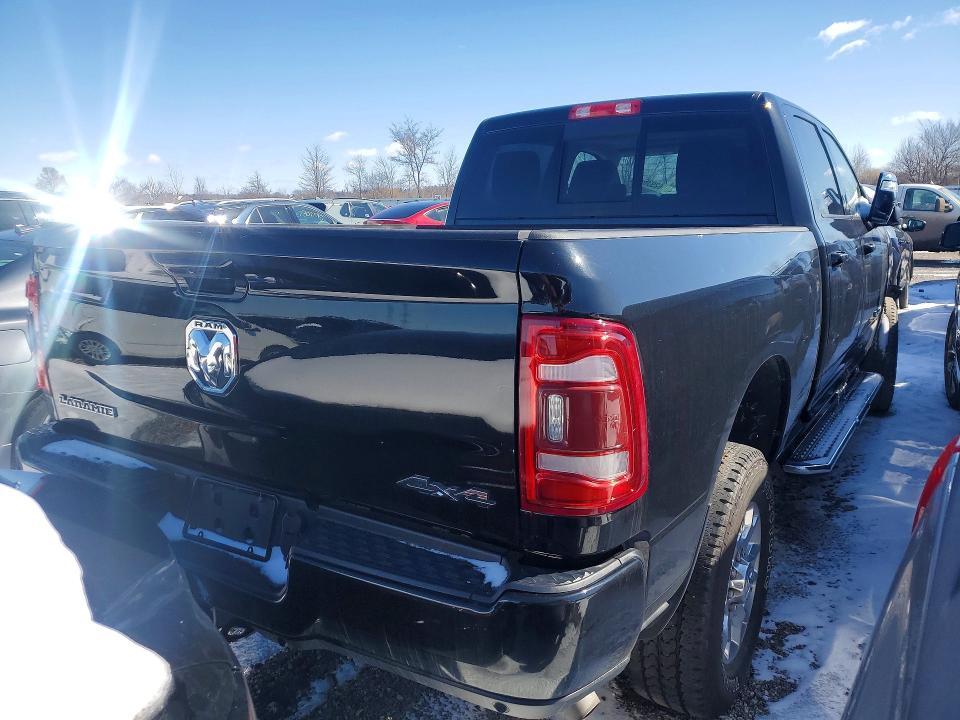 2024 RAM 2500 LARAMIE — Фото 3 из 12