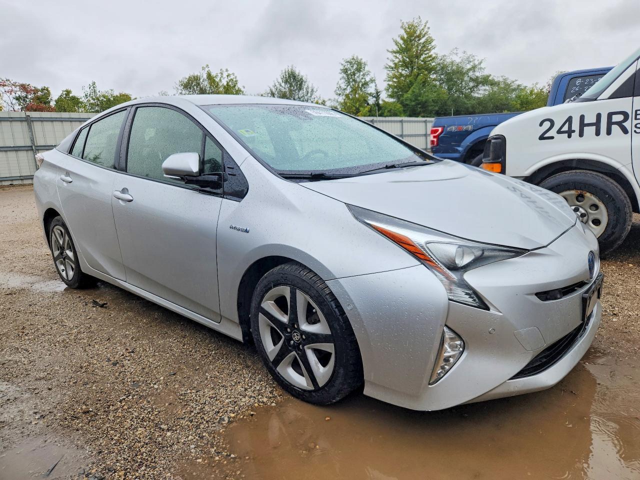 2018 TOYOTA PRIUS THREE TOURING — Фото 4 из 12