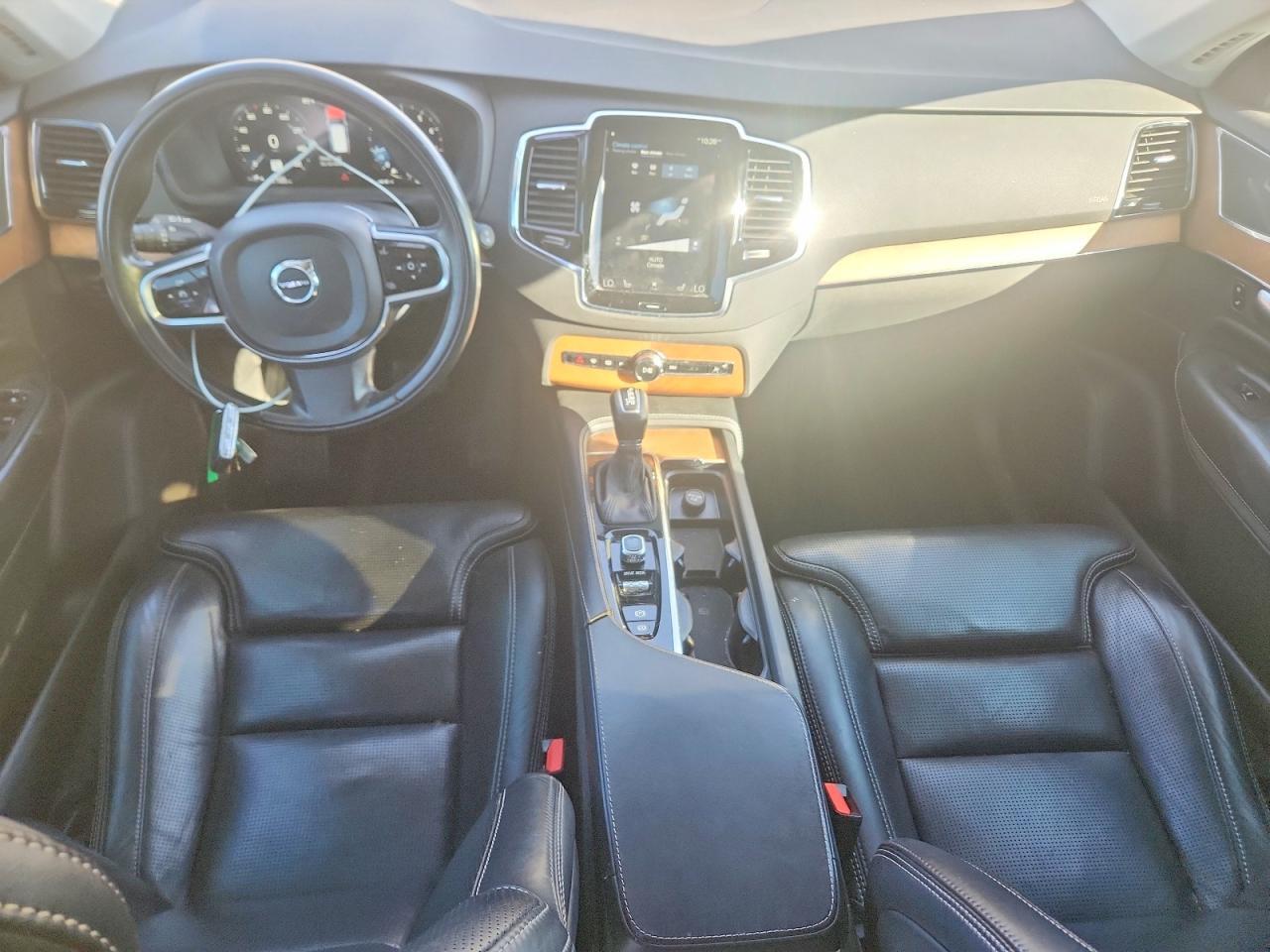 2018 VOLVO XC90 T6 — Фото 8 из 12