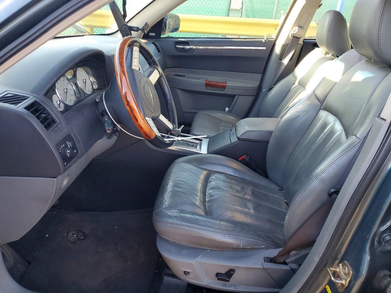 2005 CHRYSLER 300C — Фото 7 из 13