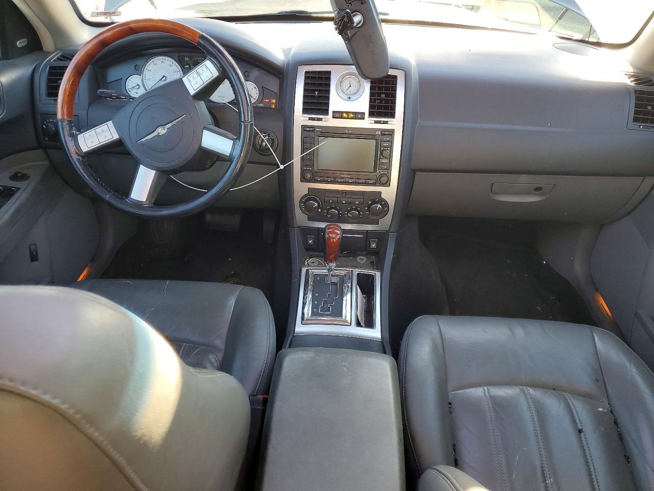 2005 CHRYSLER 300C — Фото 8 из 13