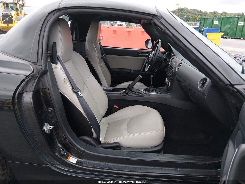 JM1NC2PF2B0218009 2011 MAZDA MX-5 MIATA photo no. 5