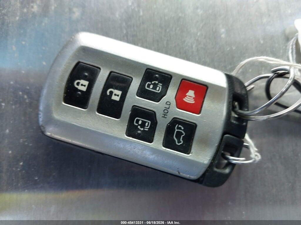 5TDDZ3DC4HS153129 2017 TOYOTA SIENNA photo no. 11
