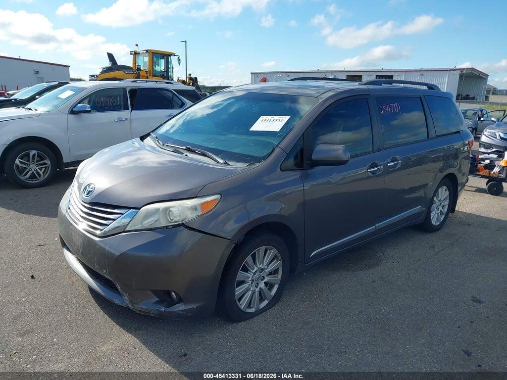 5TDDZ3DC4HS153129 2017 TOYOTA SIENNA photo no. 2