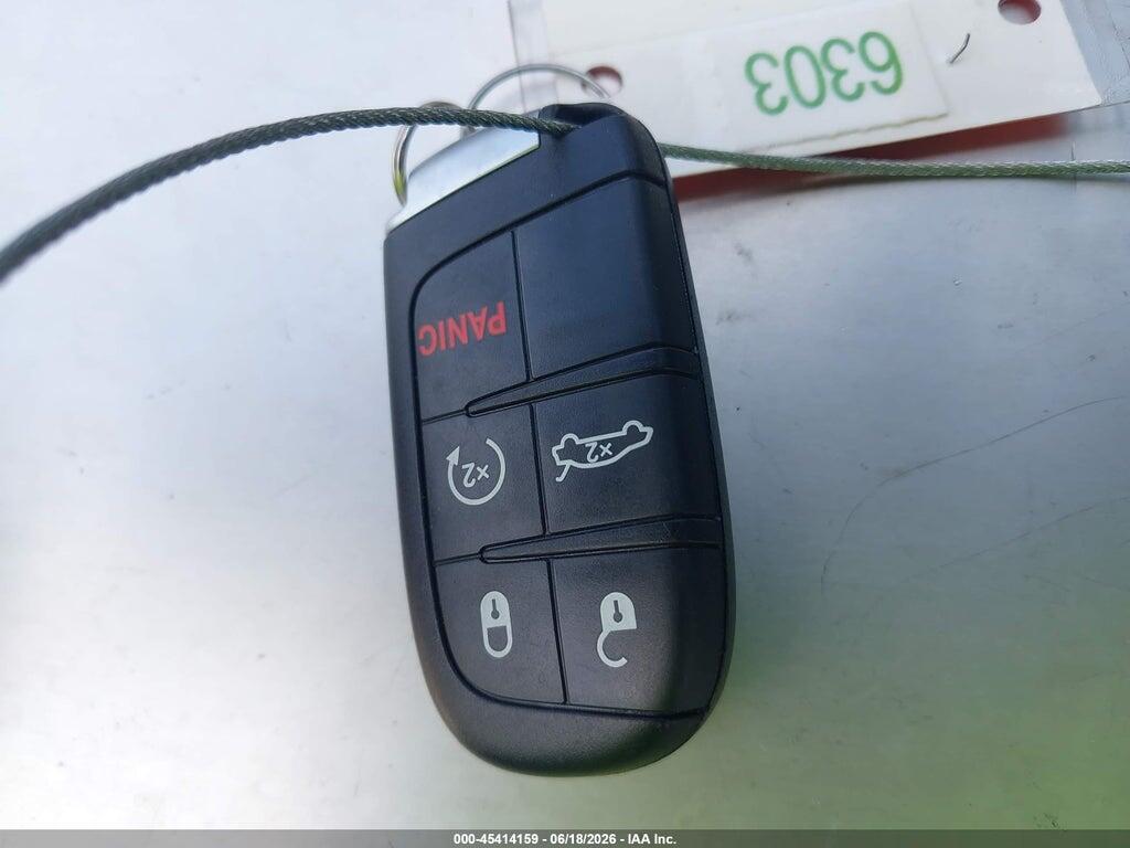 2C3CCABG1PH633363 2023 CHRYSLER 300 photo no. 11
