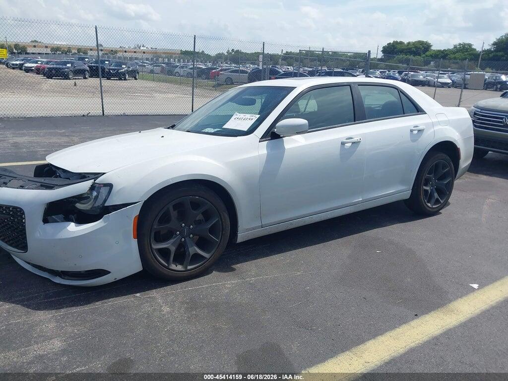 2C3CCABG1PH633363 2023 CHRYSLER 300 photo no. 2