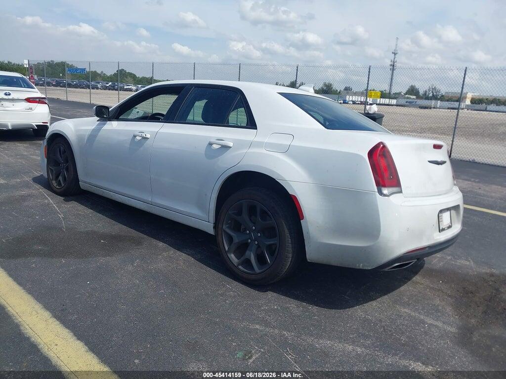 2C3CCABG1PH633363 2023 CHRYSLER 300 photo no. 3