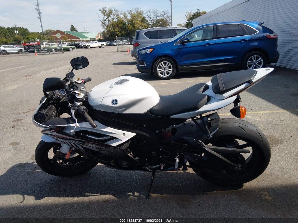 2012 YAMAHA YZFR6 — Фото 13 из 13