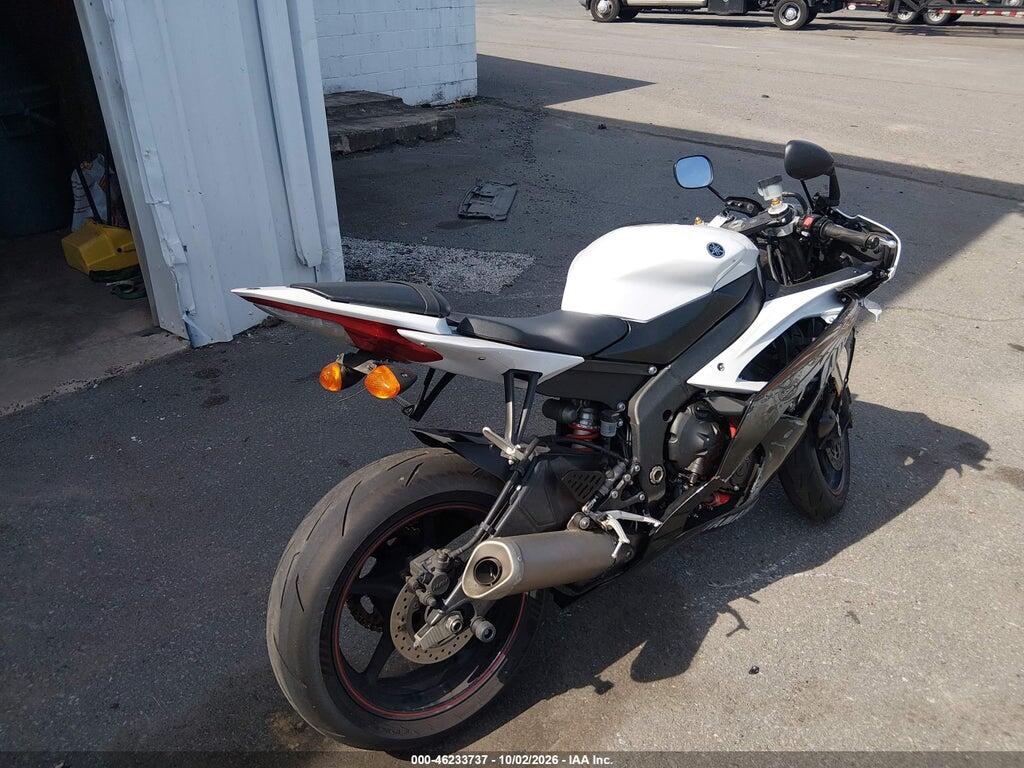 2012 YAMAHA YZFR6 — Фото 4 из 13