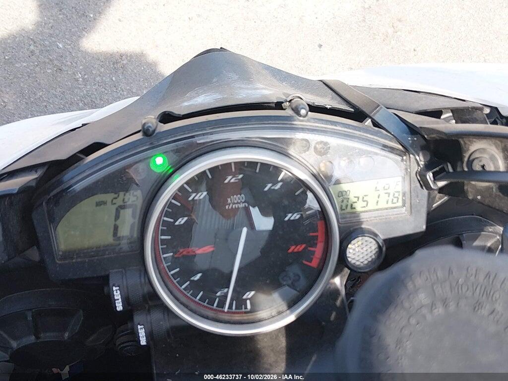 2012 YAMAHA YZFR6 — Фото 7 из 13