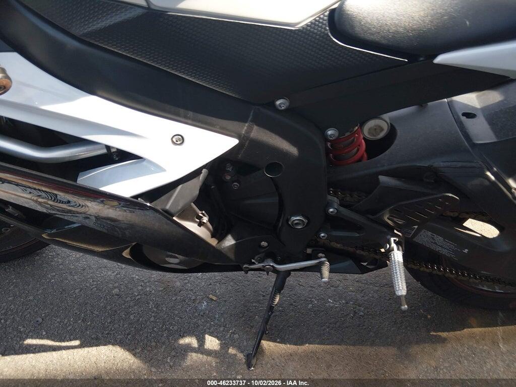 2012 YAMAHA YZFR6 — Фото 9 из 13