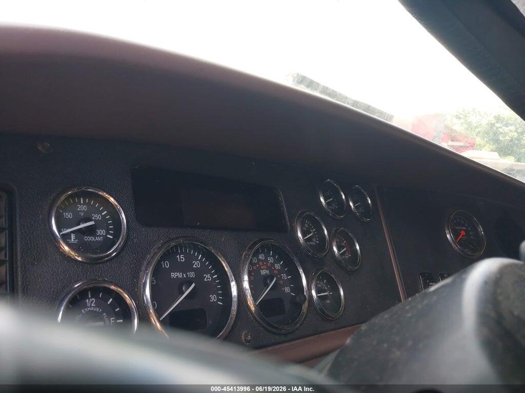 1XP4DP9X2CD121610 2012 PETERBILT 587 photo no. 5