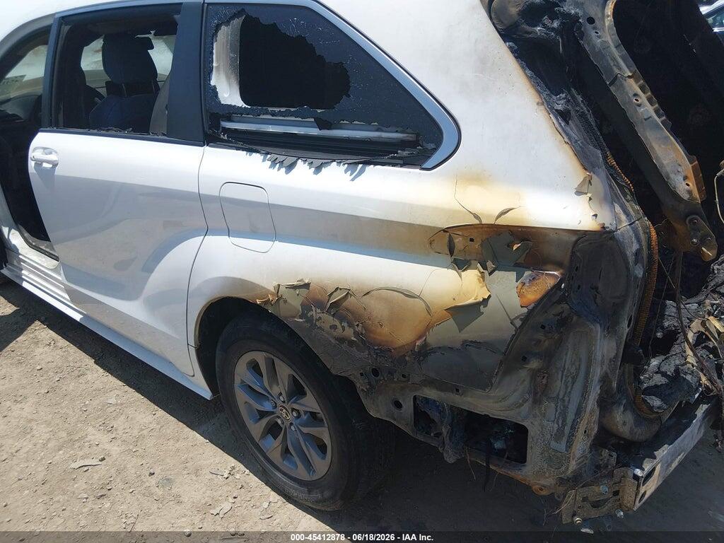 5TDKRKEC7PS138705 2023 TOYOTA SIENNA photo no. 12