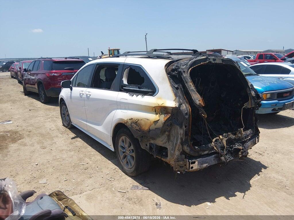 5TDKRKEC7PS138705 2023 TOYOTA SIENNA photo no. 3