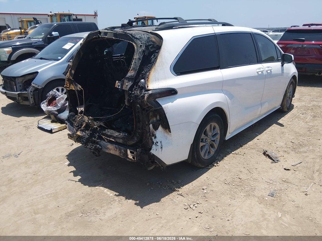 5TDKRKEC7PS138705 2023 TOYOTA SIENNA photo no. 4