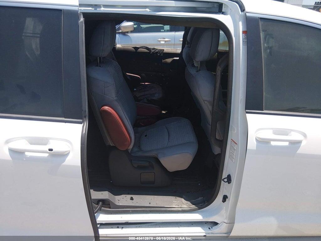 5TDKRKEC7PS138705 2023 TOYOTA SIENNA photo no. 8