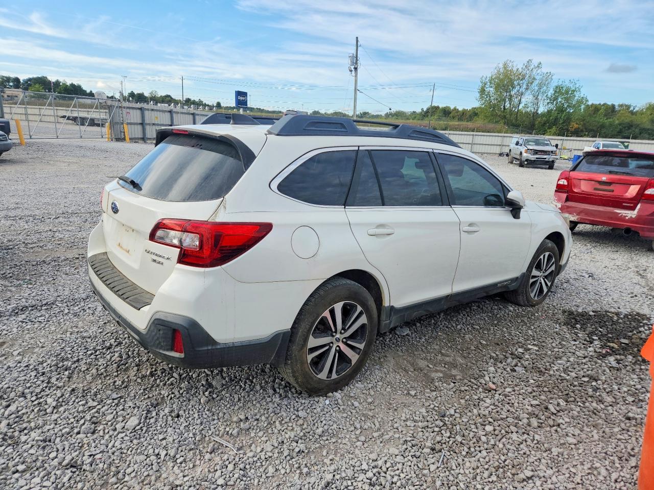 2018 SUBARU OUTBACK 3.6R LIMITED — Фото 3 из 13