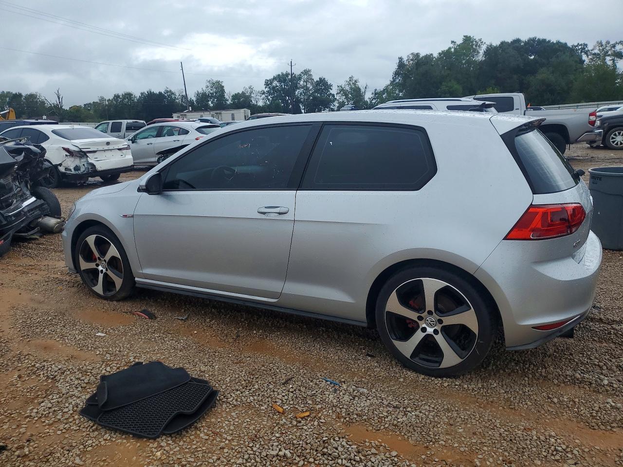 2015 VOLKSWAGEN GTI — Фото 2 из 12