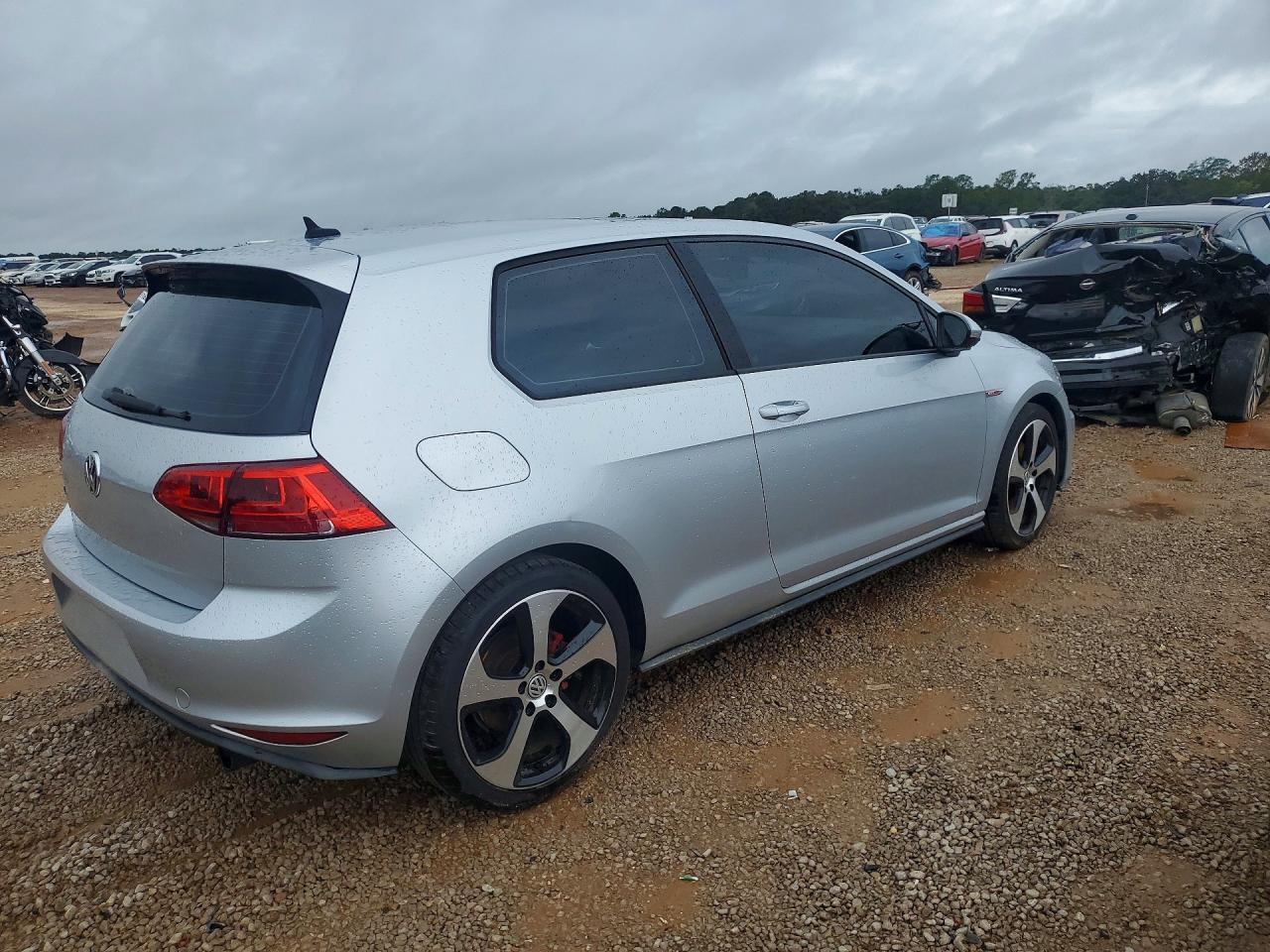 2015 VOLKSWAGEN GTI — Фото 3 из 12