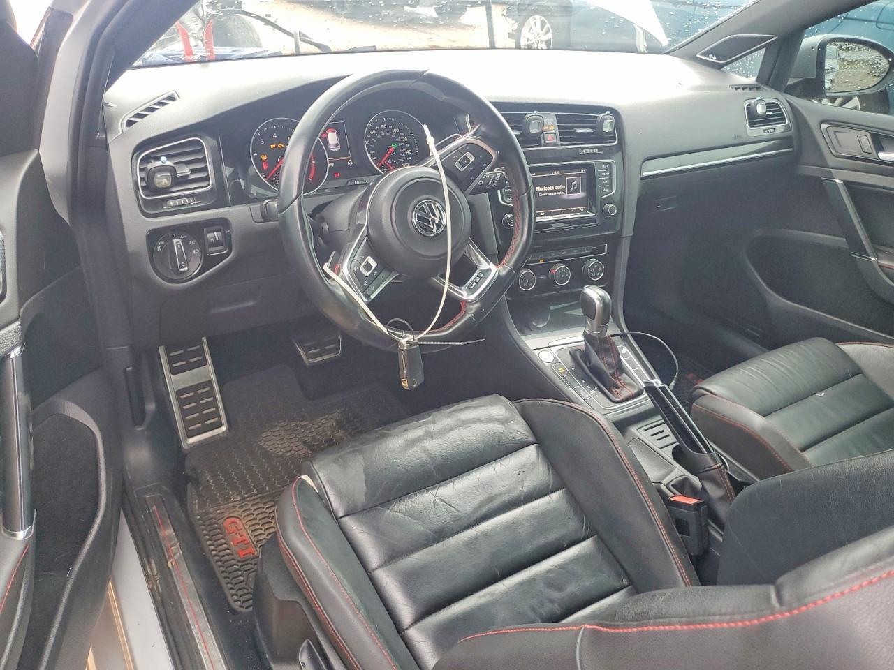 2015 VOLKSWAGEN GTI — Фото 8 из 12