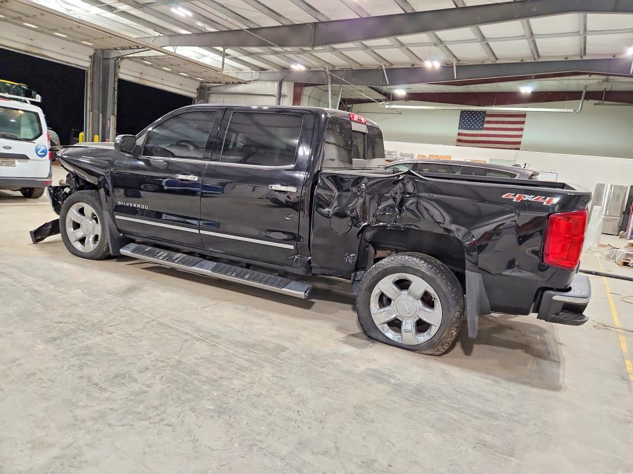 2017 CHEVROLET SILVERADO K1500 LTZ — Фото 2 из 12