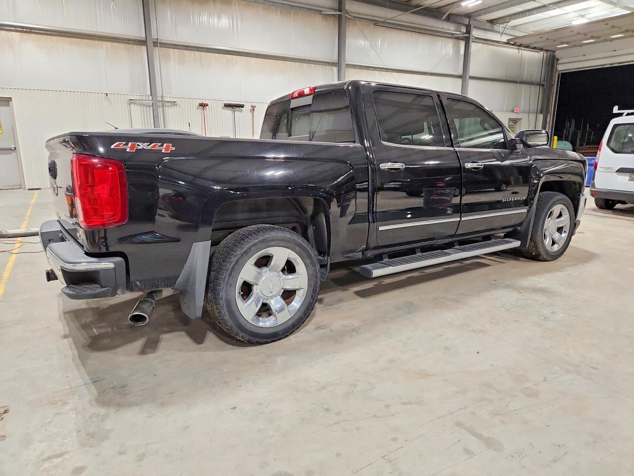2017 CHEVROLET SILVERADO K1500 LTZ — Фото 3 из 12
