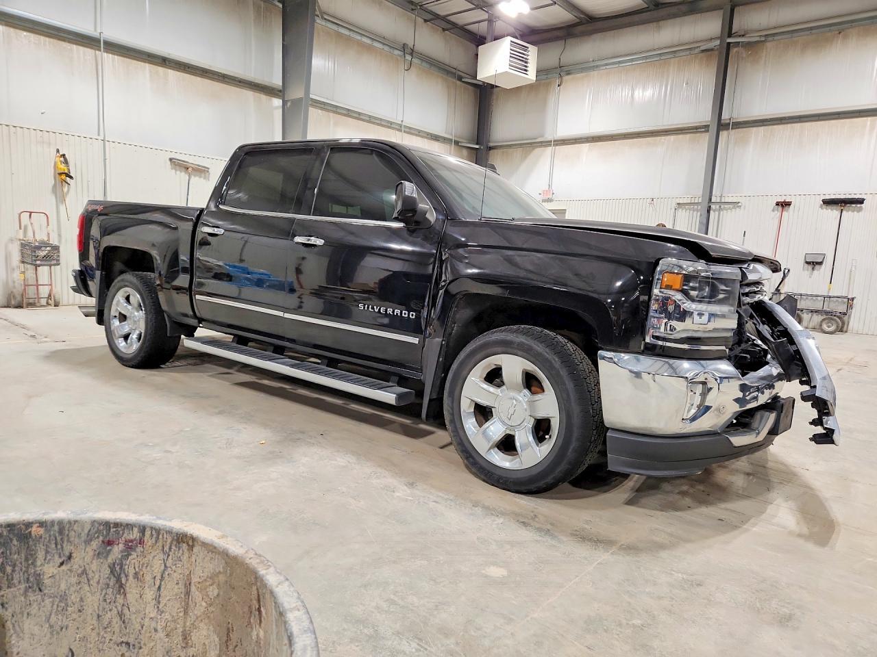 2017 CHEVROLET SILVERADO K1500 LTZ — Фото 4 из 12