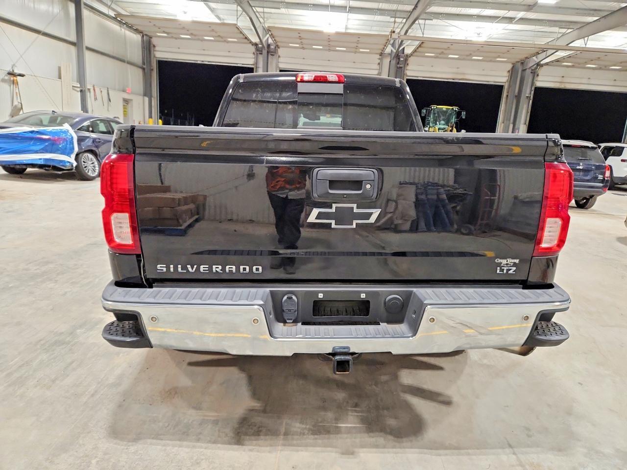 2017 CHEVROLET SILVERADO K1500 LTZ — Фото 6 из 12