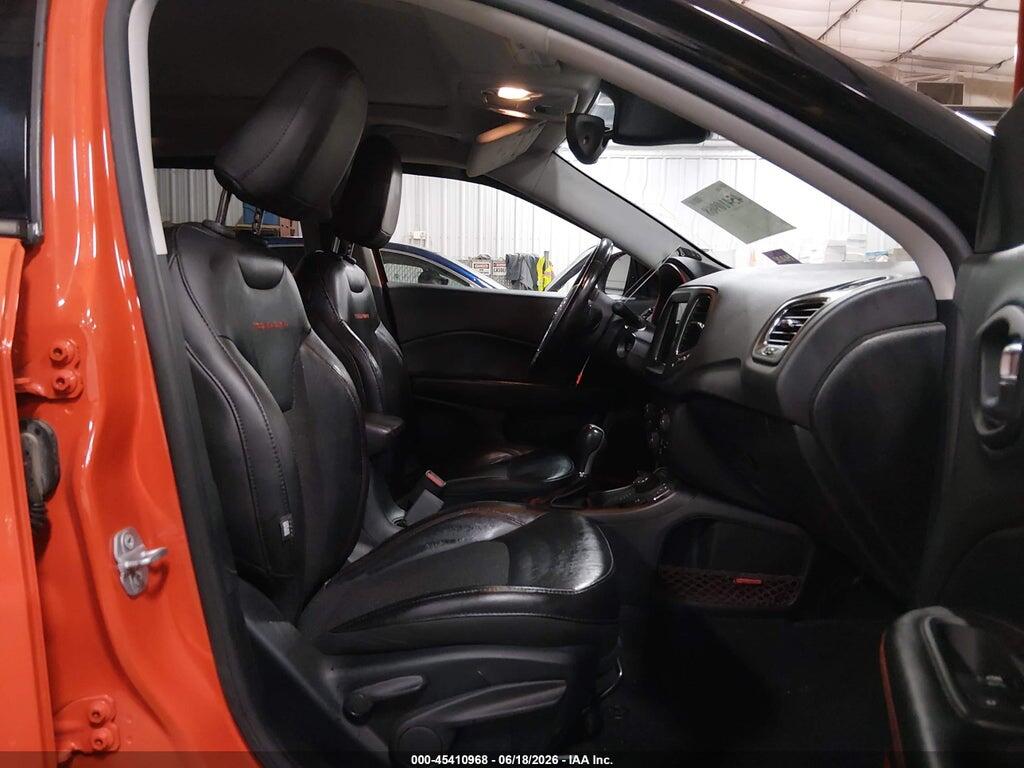 3C4NJDDB7JT230256 2018 JEEP COMPASS photo no. 5