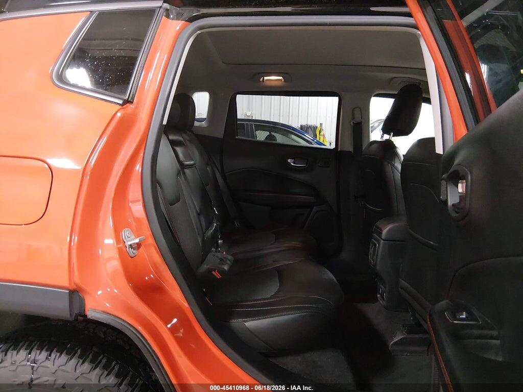 3C4NJDDB7JT230256 2018 JEEP COMPASS photo no. 8
