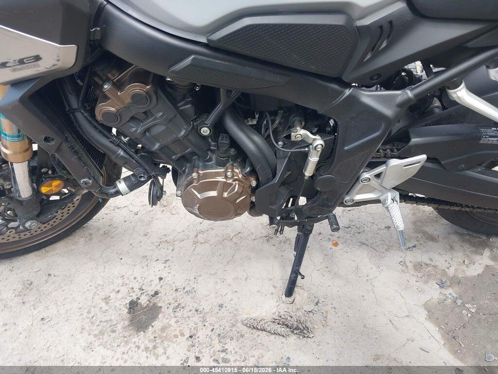 MLHRH1654R5000511 2024 HONDA CB650 photo no. 9