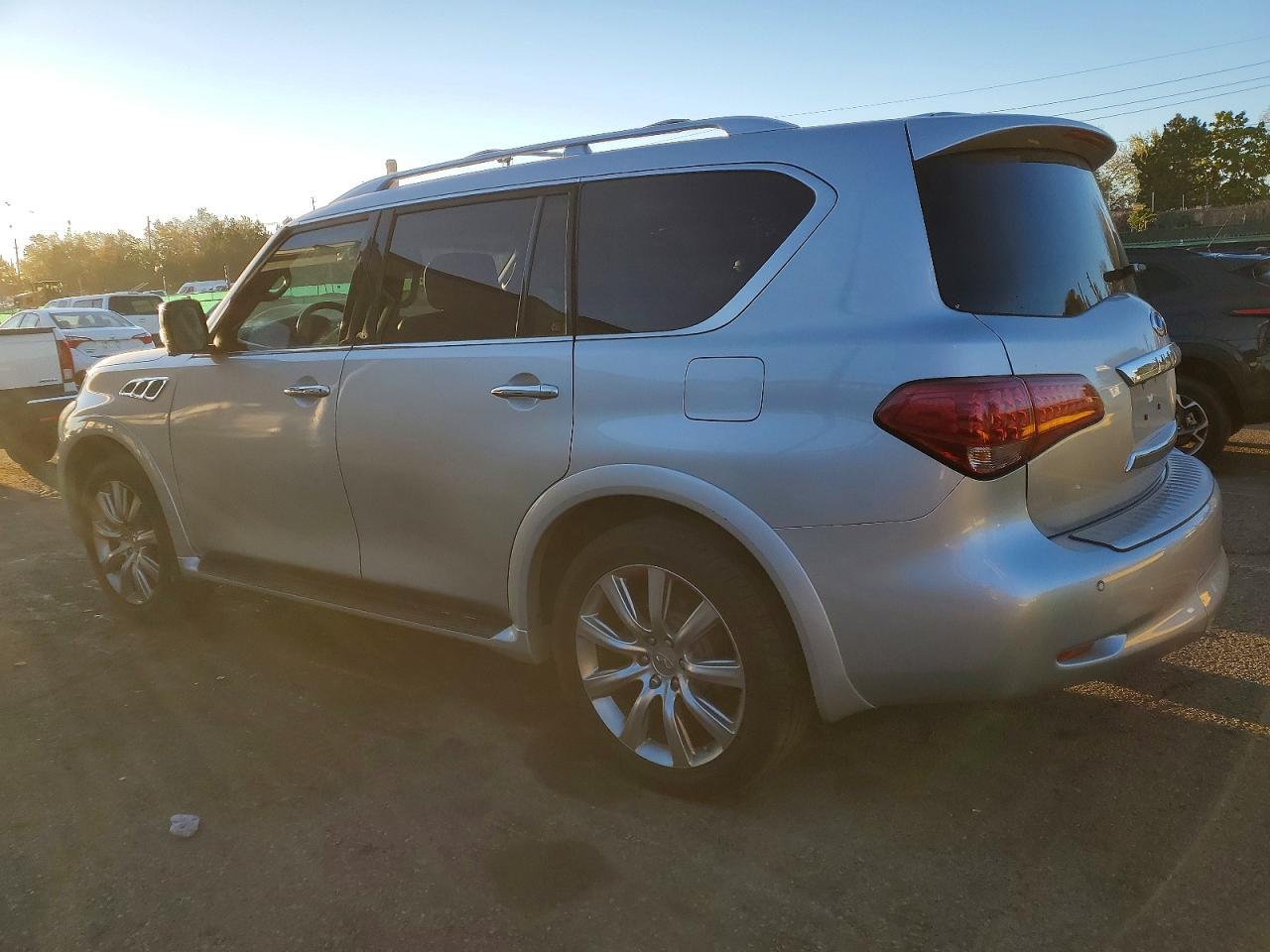 2013 INFINITI QX56 BASE — Фото 2 из 13