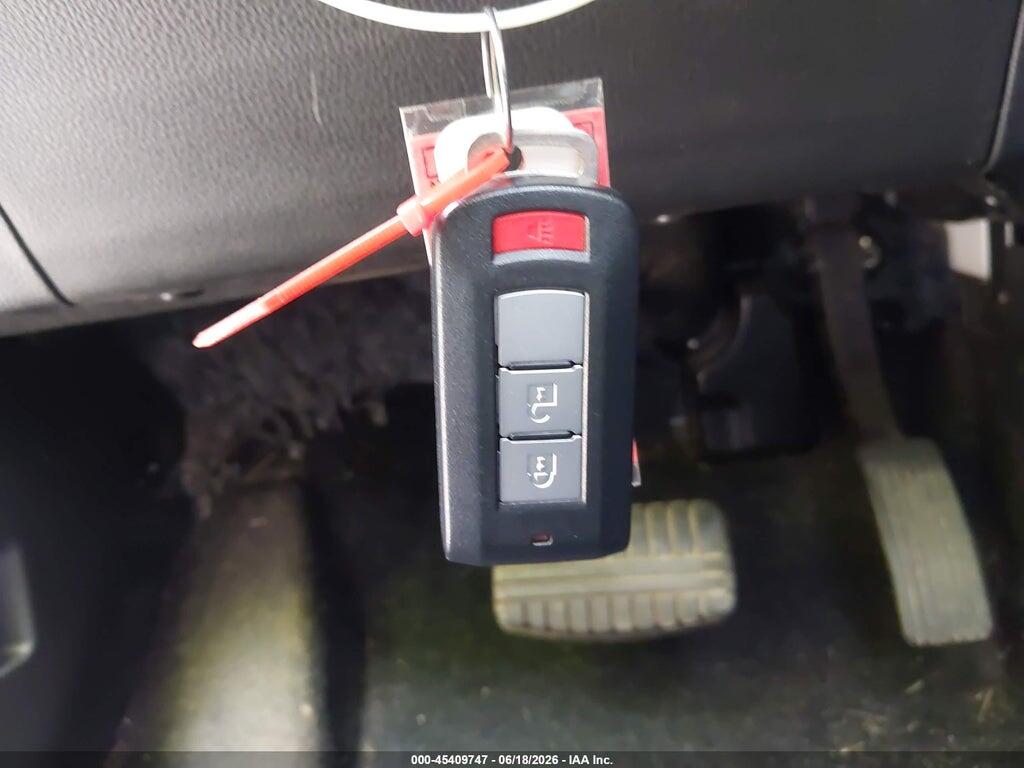 JA4AT5AA4JZ069393 2018 MITSUBISHI ECLIPSE CROSS photo no. 11
