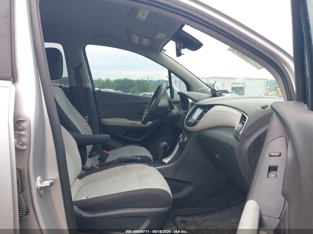 3GNCJKSB1HL224064 2017 CHEVROLET TRAX photo no. 5