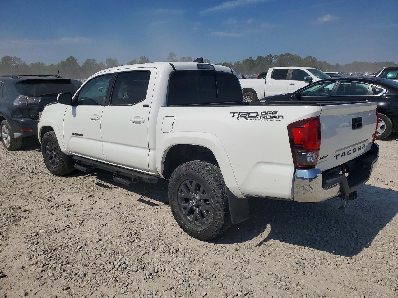 2023 TOYOTA TACOMA SR5 V6 — Фото 2 из 12