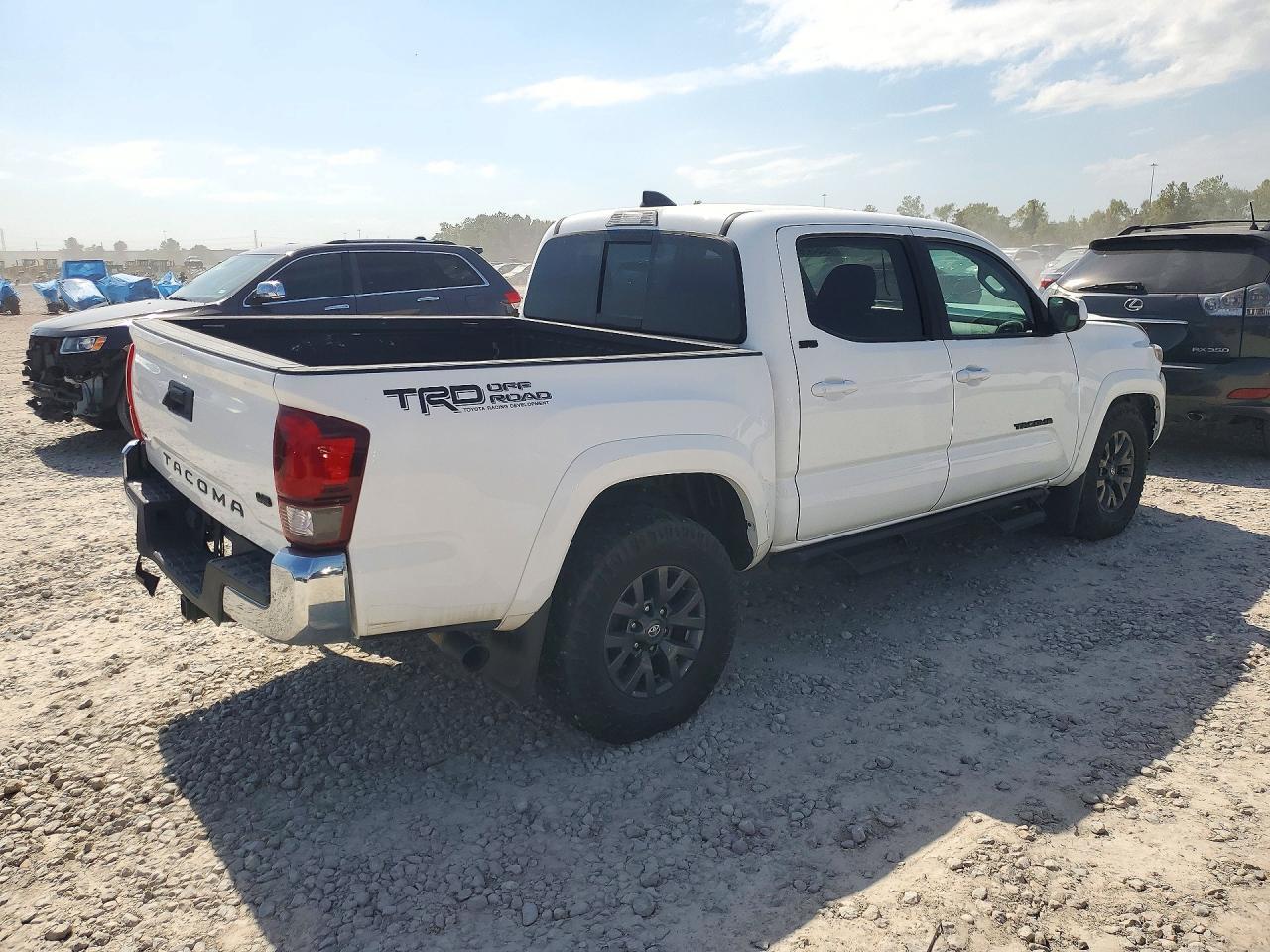 2023 TOYOTA TACOMA SR5 V6 — Фото 3 из 12
