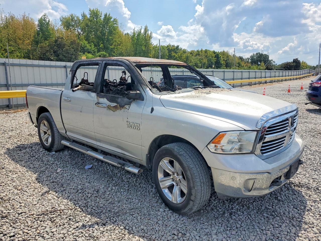 2016 RAM 1500 SLT — Фото 4 из 11