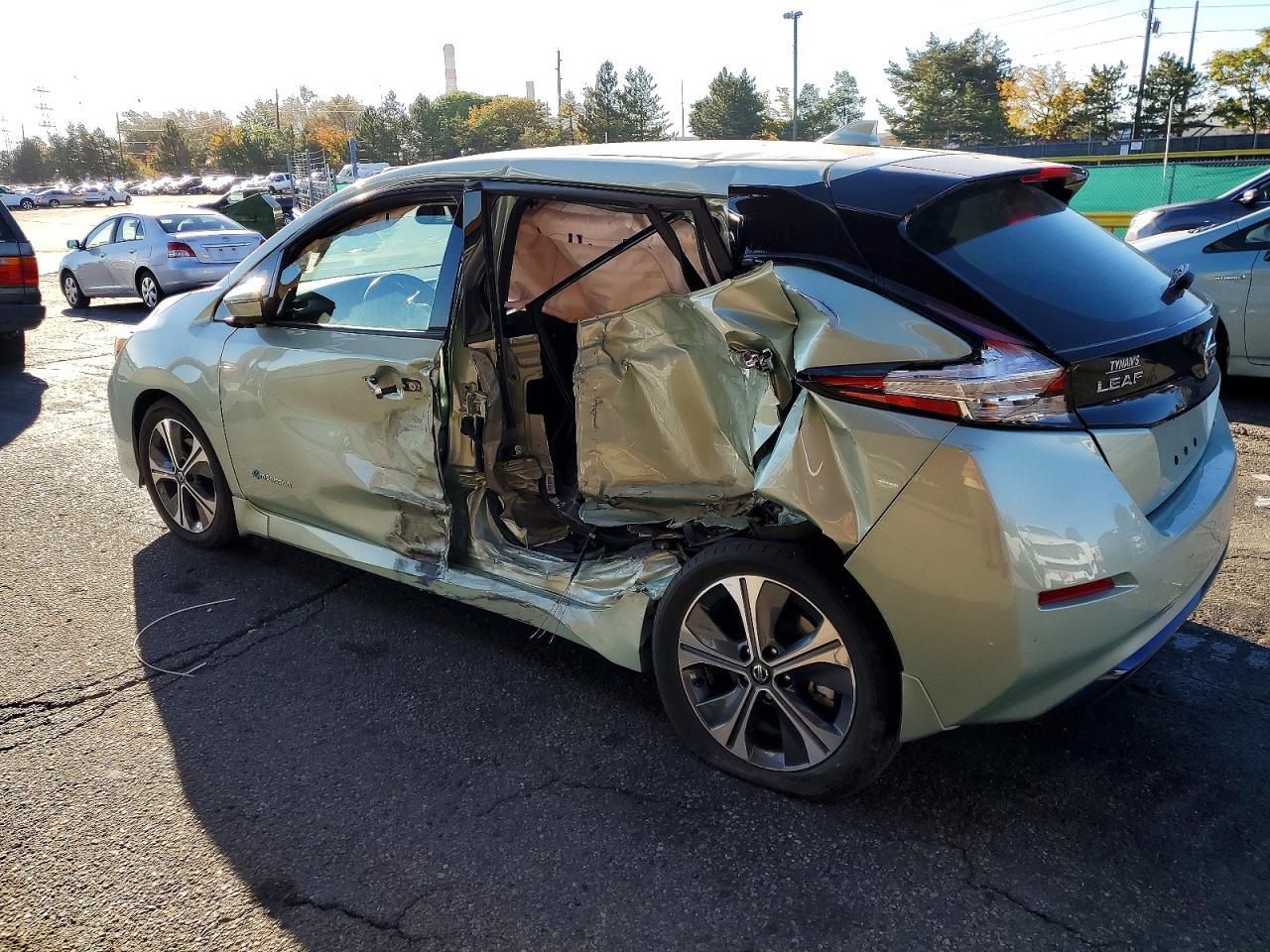 2018 NISSAN LEAF SL — Фото 2 из 12