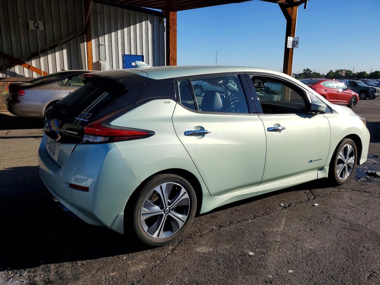 2018 NISSAN LEAF SL — Фото 3 из 12