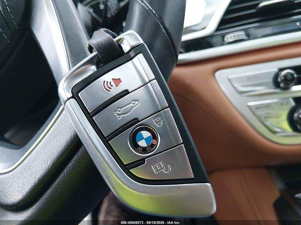 WBA7F0C52JGM23835 2018 BMW 7 SERIES photo no. 11