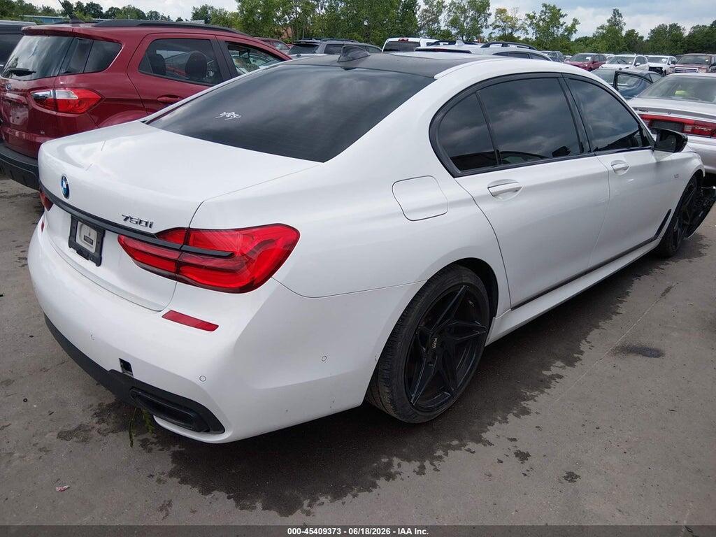 WBA7F0C52JGM23835 2018 BMW 7 SERIES photo no. 4