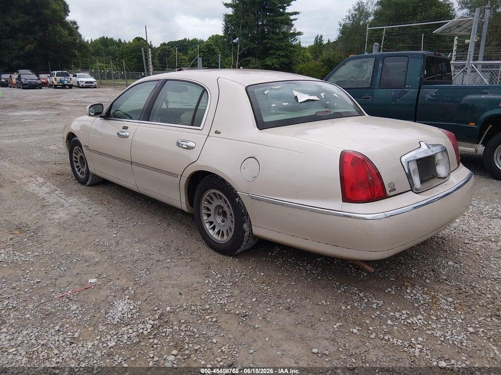 1LNHM83W5YY763355 2000 LINCOLN TOWN CAR photo no. 3