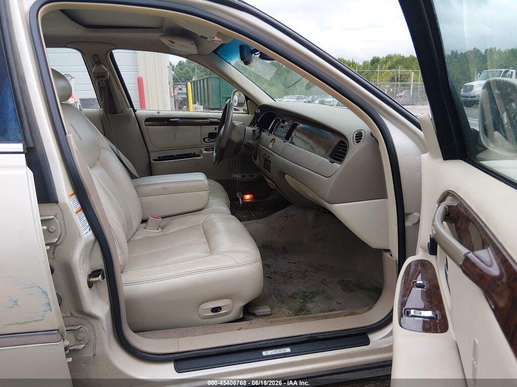 1LNHM83W5YY763355 2000 LINCOLN TOWN CAR photo no. 5