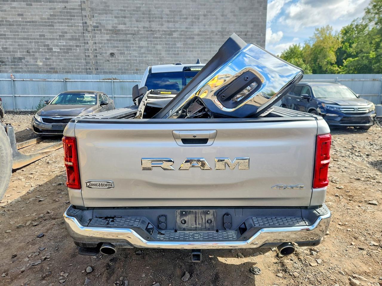2026 RAM 1500 LIMITED — Фото 6 из 12